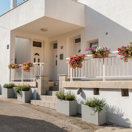 Apartments Galeb Blace Εξωτερικό φωτογραφία