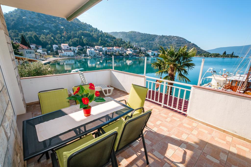 Apartments Galeb Blace Εξωτερικό φωτογραφία