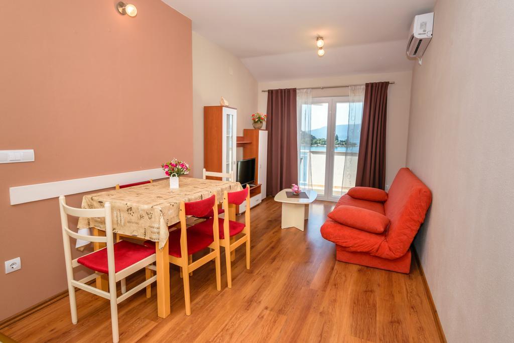 Apartments Galeb Blace Εξωτερικό φωτογραφία