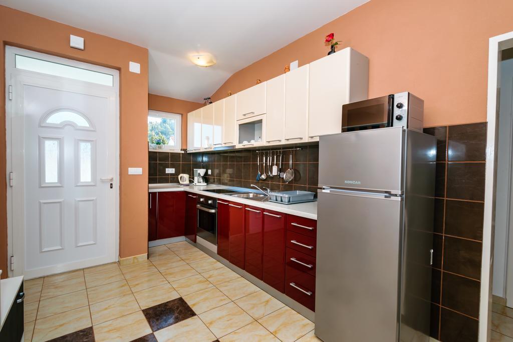 Apartments Galeb Blace Εξωτερικό φωτογραφία
