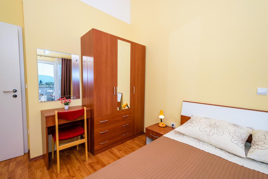 Apartments Galeb Blace Εξωτερικό φωτογραφία