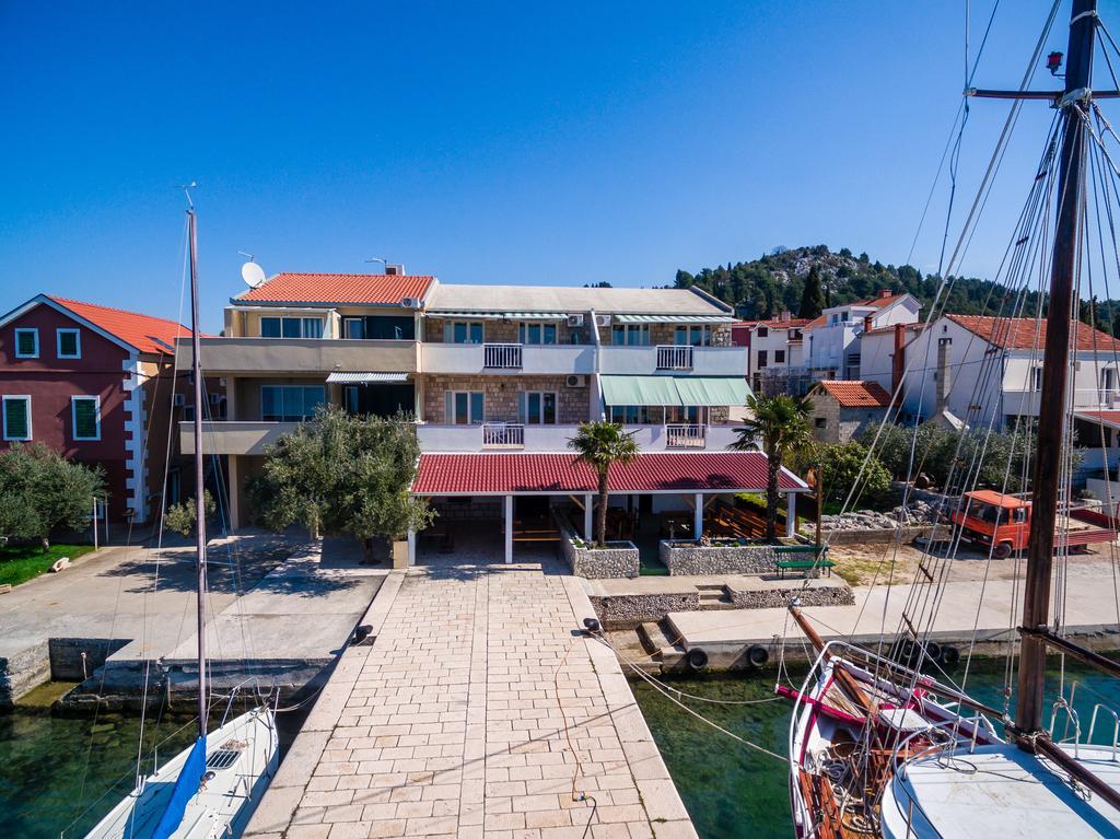 Apartments Galeb Blace Εξωτερικό φωτογραφία