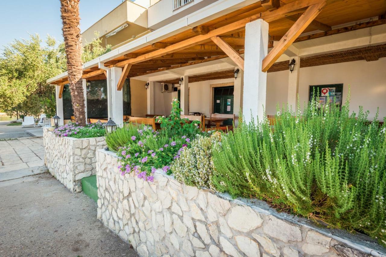 Apartments Galeb Blace Εξωτερικό φωτογραφία