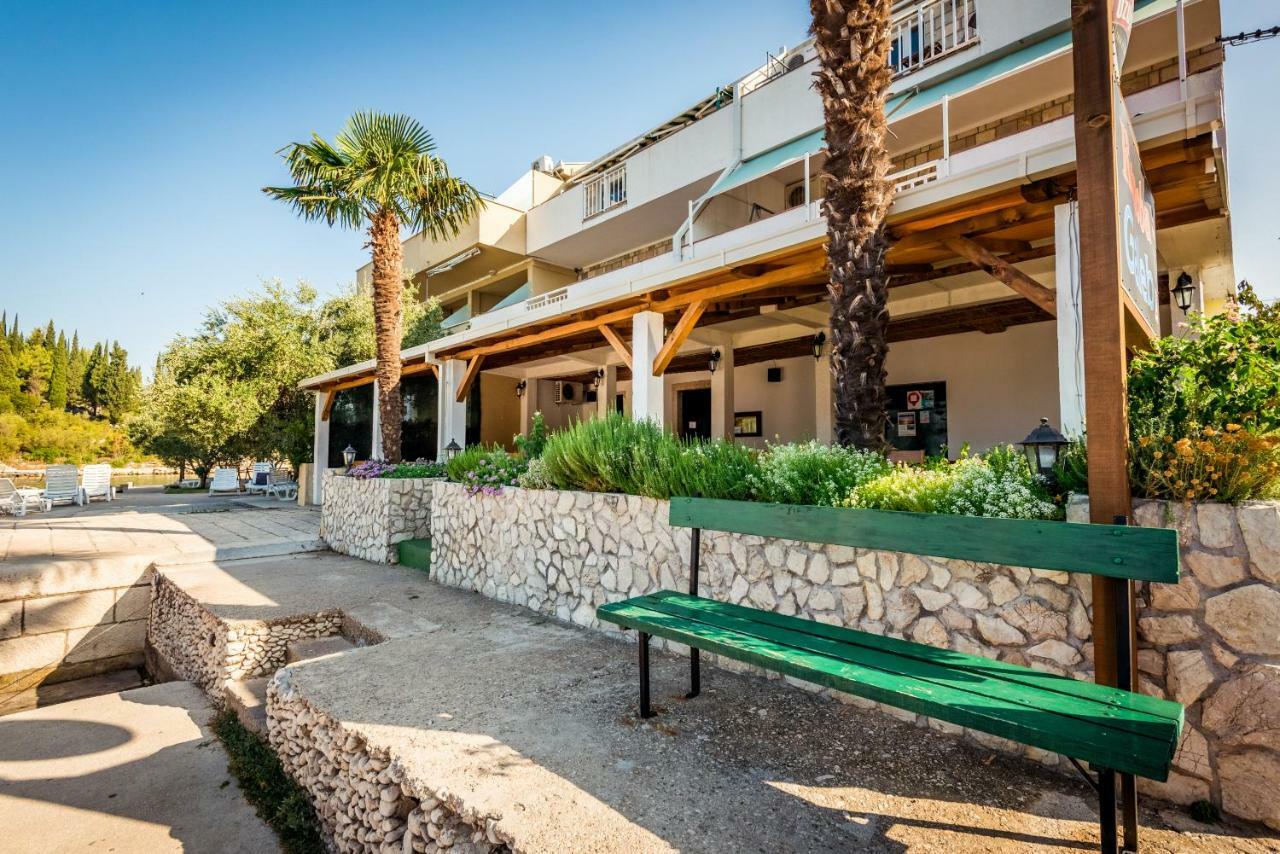 Apartments Galeb Blace Εξωτερικό φωτογραφία