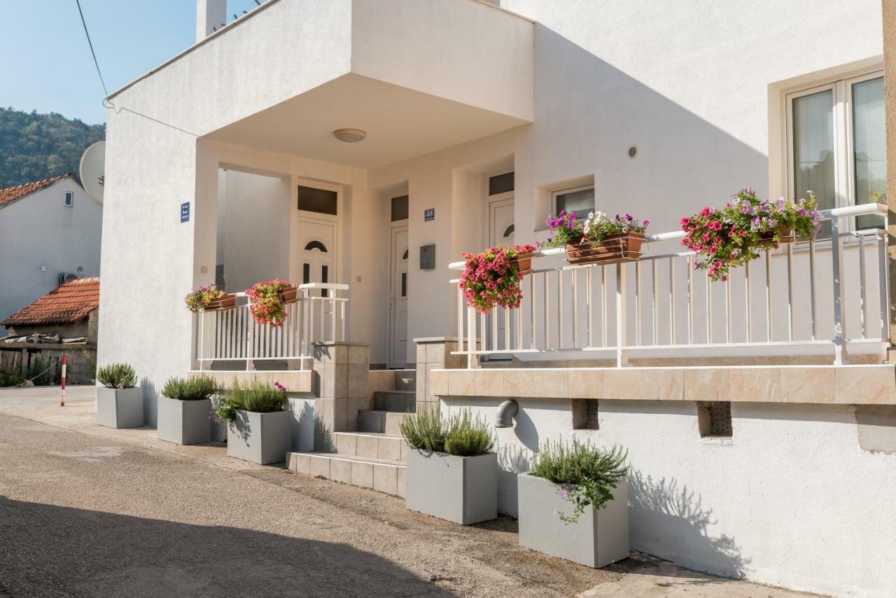 Apartments Galeb Blace Εξωτερικό φωτογραφία