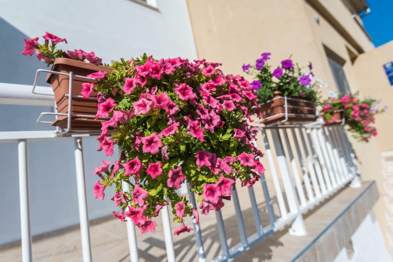 Apartments Galeb Blace Εξωτερικό φωτογραφία